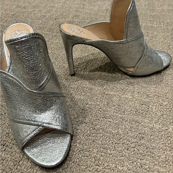 ALMOST NEW- WORN ONCE - Vince Camuto heels- STUNNING! - Picture 2 of 6